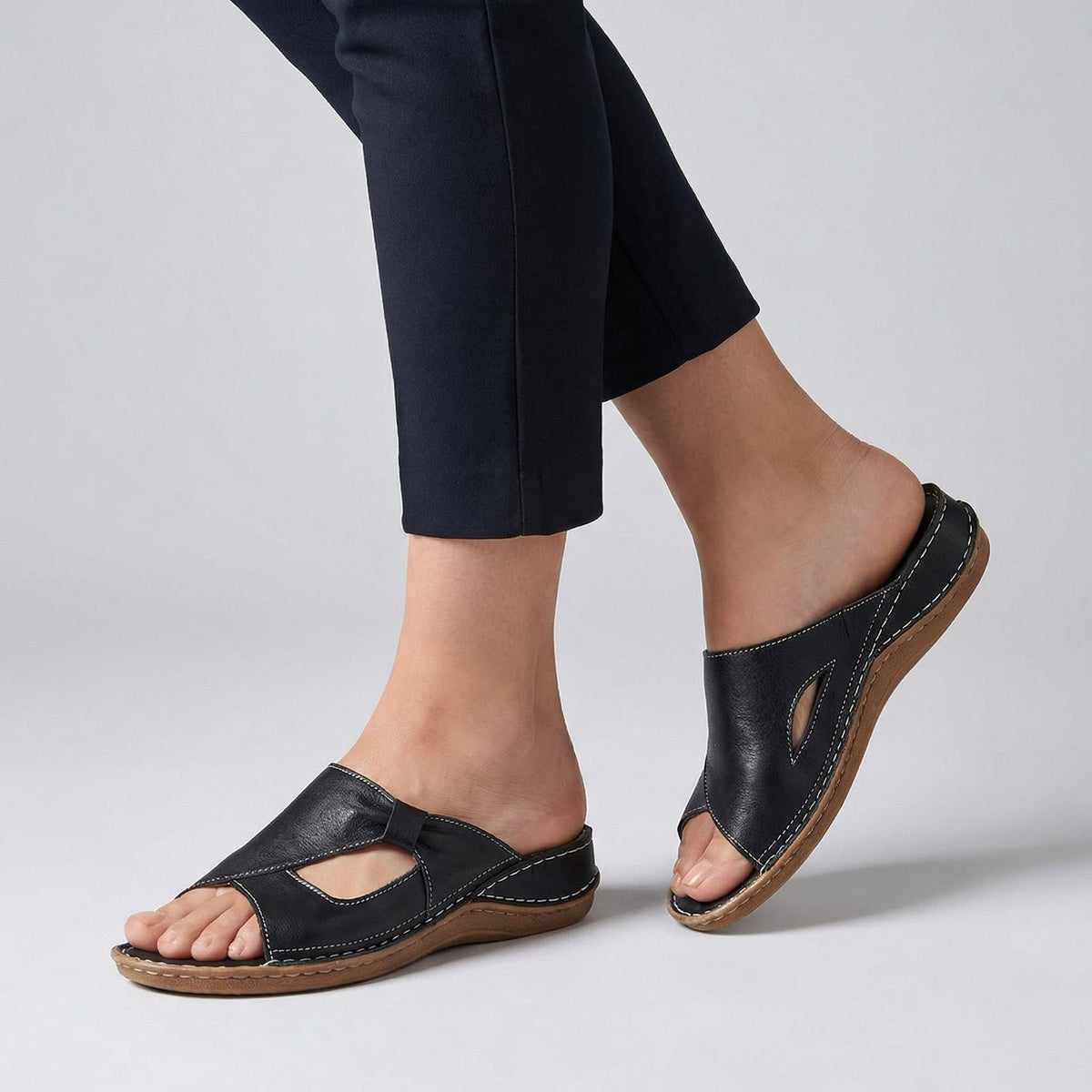 Women's leather open-toe slide sandals featuring arch support for all-day comfort, perfect for casual outings and summer wear. 0