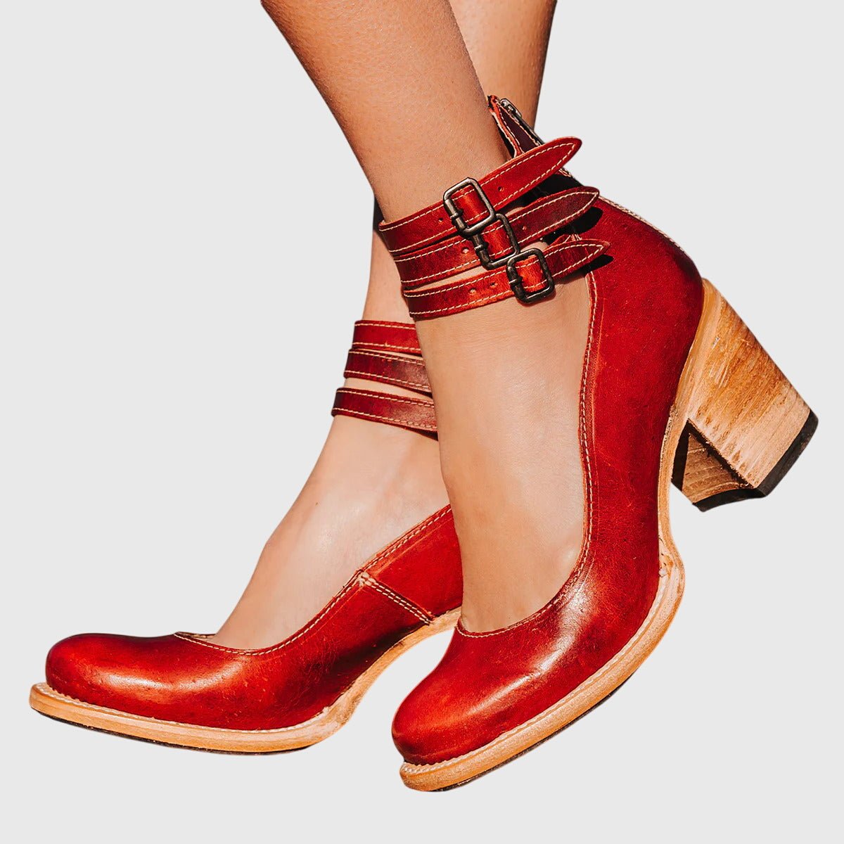 Women's sandals featuring an ergonomic design, comfortable leather footbed, and an elegant versatile style suitable for various occasions. 2