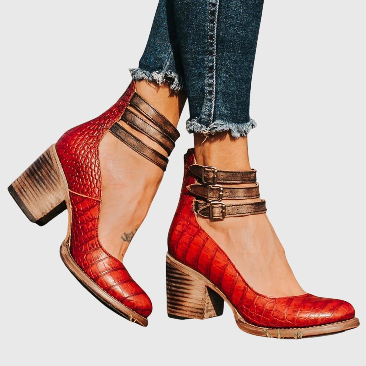 Women's sandals featuring an ergonomic design, comfortable leather footbed, and an elegant versatile style suitable for various occasions. 6