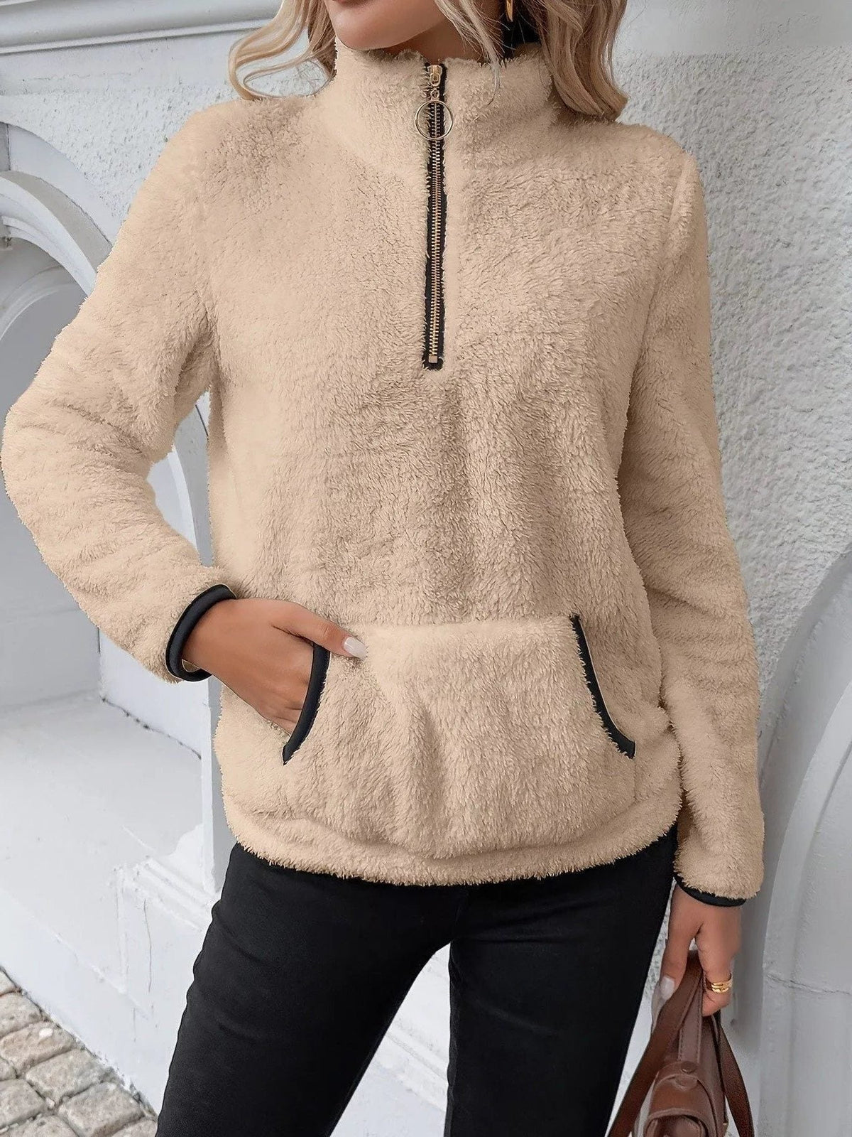 Women's Sherpa fleece pullover featuring a half-zip design and kangaroo pocket, perfect for a relaxed fit in autumn and winter. 6