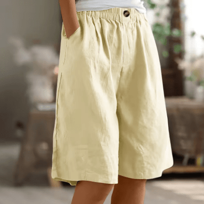 Womens shorts with elastic waistband in breathable fabric, mid-thigh length design for all-day comfort and versatility. 2