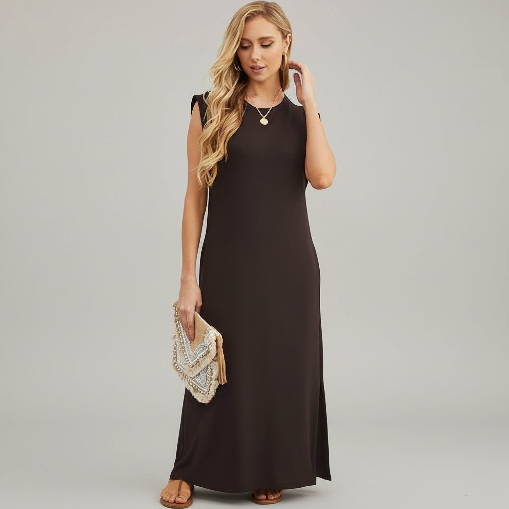 Women's sleeveless maxi dress featuring convenient pockets, perfect for casual summer outings and stylish comfort. 3
