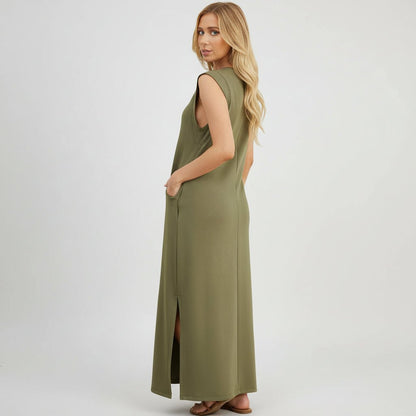 Women's sleeveless maxi dress featuring convenient pockets, perfect for casual summer outings and stylish comfort. 1