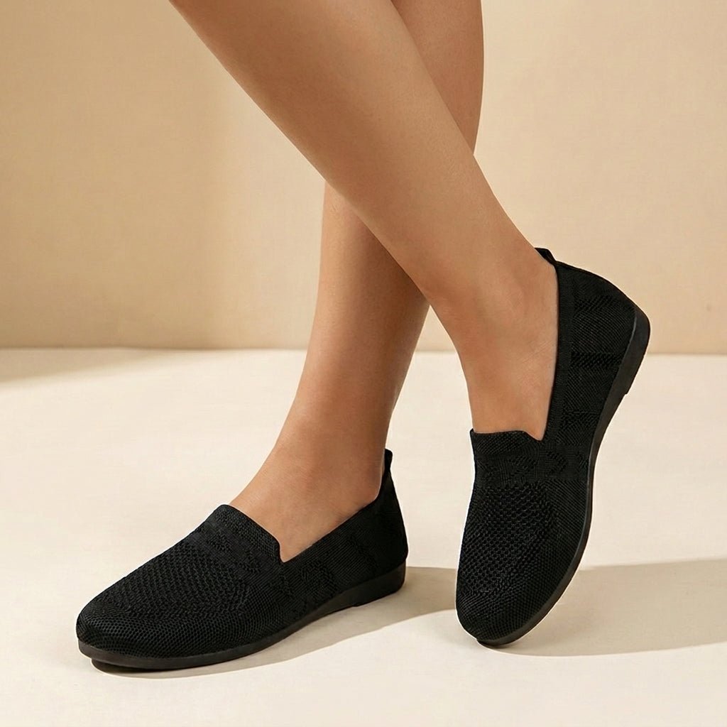 Women's slip-on shoes featuring a flexible fit and lightweight design, perfect for modern casual comfort and everyday wear. 1