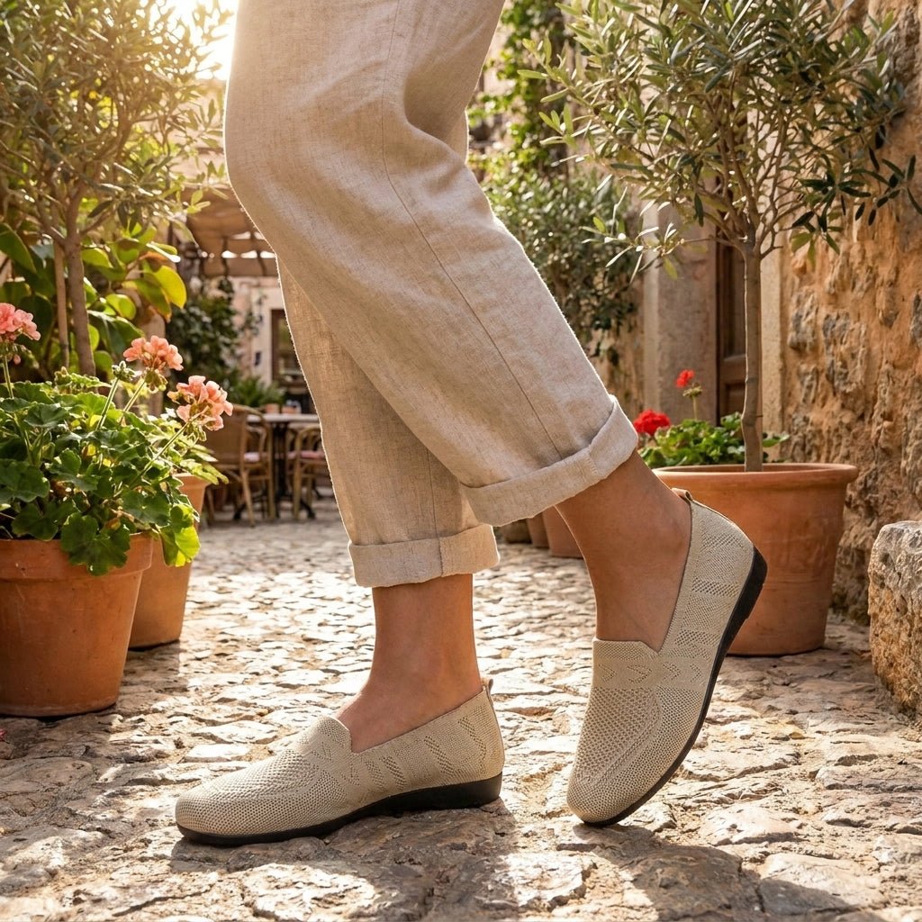 Women's slip-on shoes featuring a flexible fit and lightweight design, perfect for modern casual comfort and everyday wear. 4
