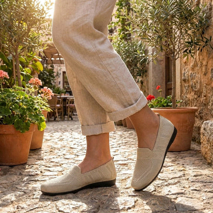 Women's slip-on shoes featuring a flexible fit and lightweight design, perfect for modern casual comfort and everyday wear. 4