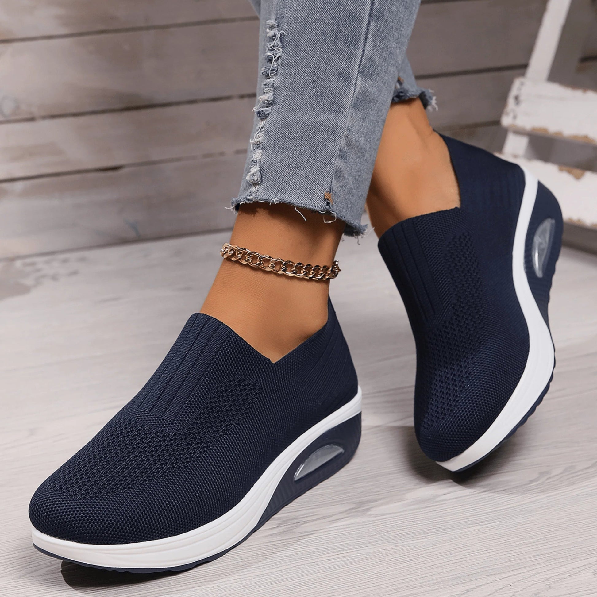 Women's slip-on sneakers in white, featuring a breathable design and flexible support, perfect for sporty minimalist style. 1
