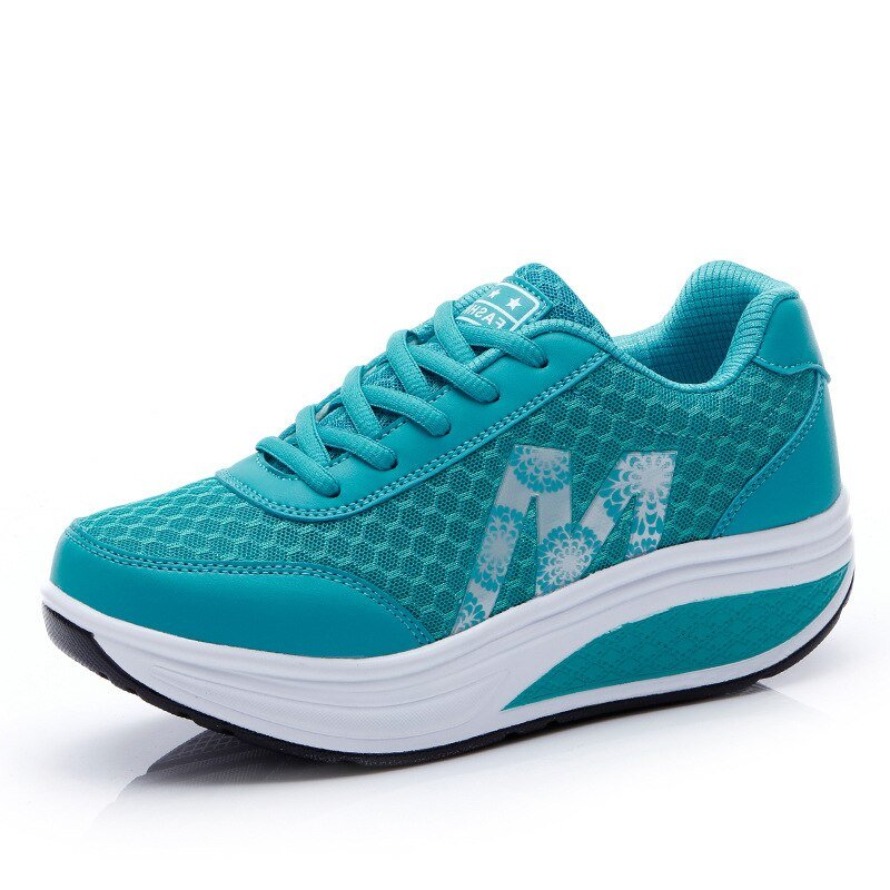 Women's sneakers featuring arch support and breathable fabric, designed for comfort and durability, perfect for walking and everyday wear. 2