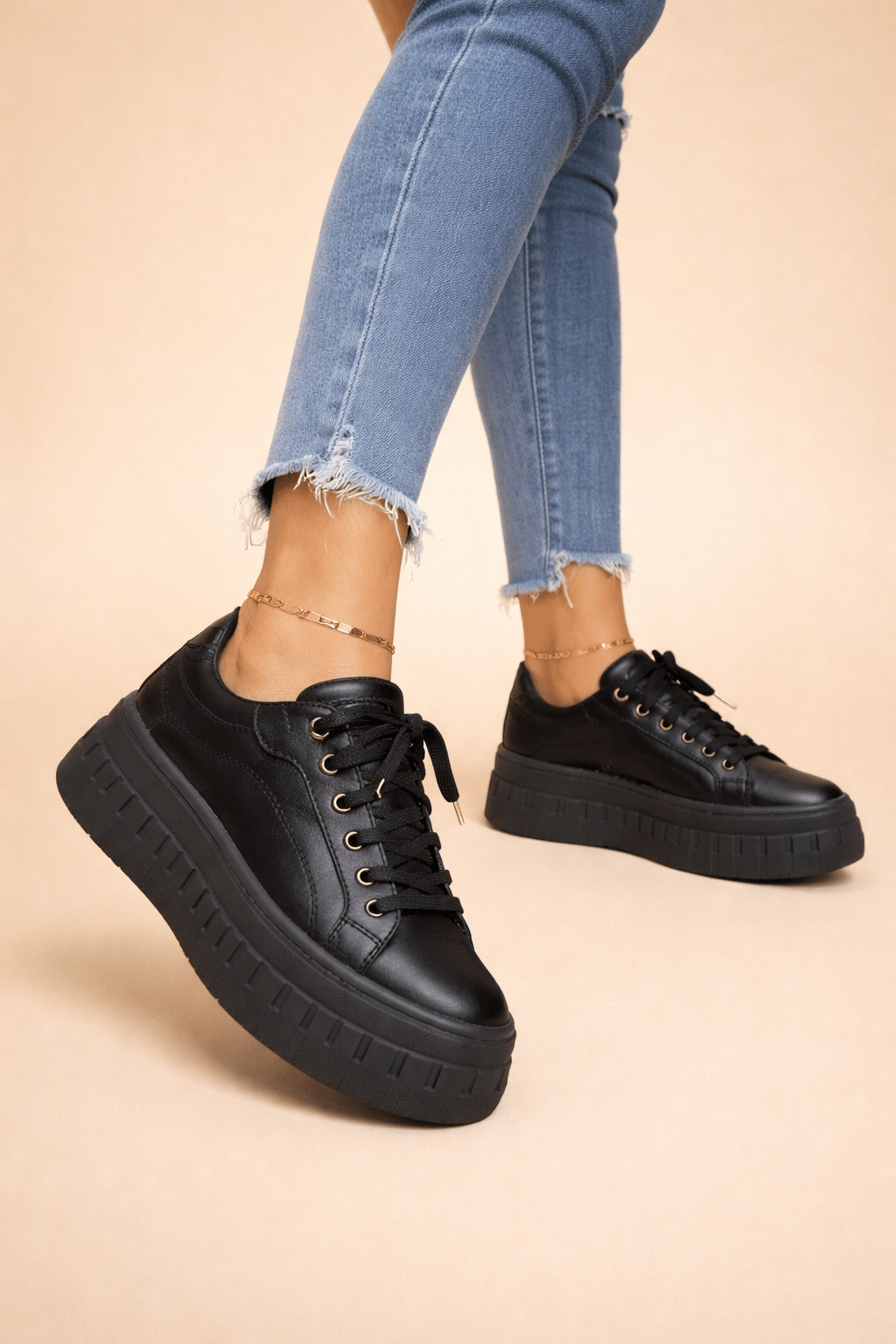 Women's Sneakers with Plateau Sole for All-Day Comfort – Stylish White Design in Premium Materials 1