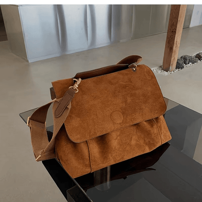 Elegant women's suede crossbody bag with adjustable strap, perfect for fall and winter, measuring 29cm x 14cm x 19cm. 3