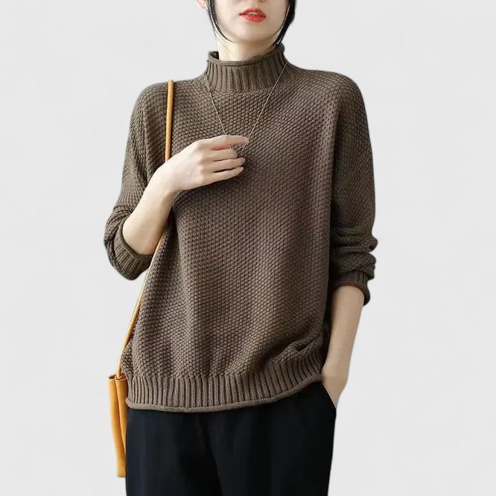 Women's cozy knit sweater pullover in soft fabric, perfect for winter comfort and versatile styling. 2