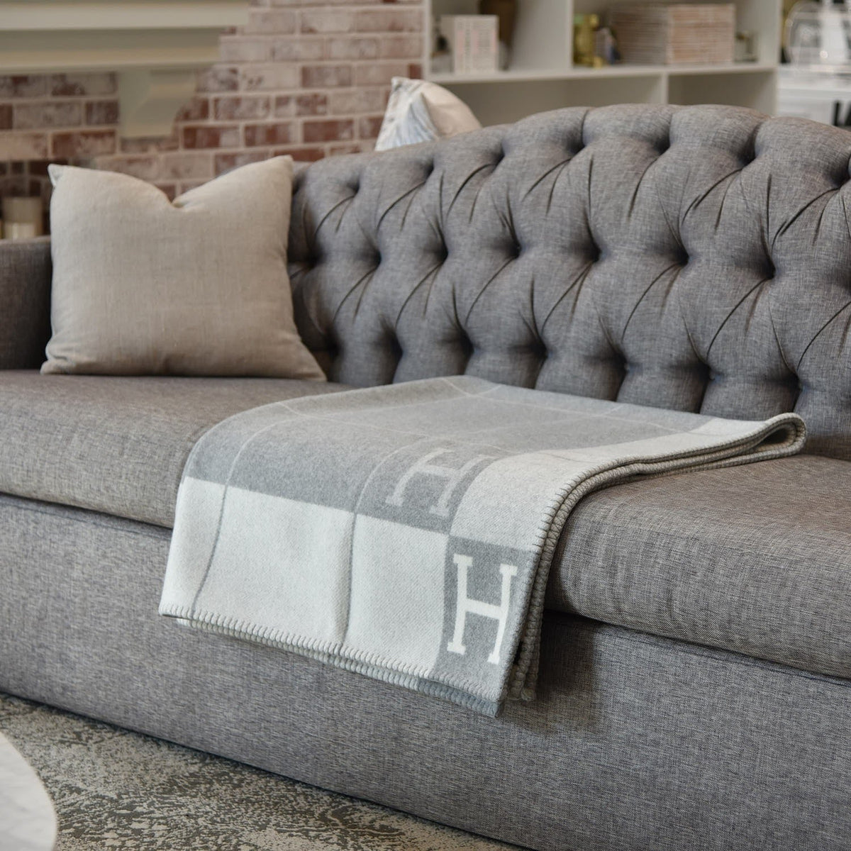Wool cashmere throw blanket featuring an elegant check pattern, measuring 140x170 cm, designed for softness and warmth in any cozy setting. 6
